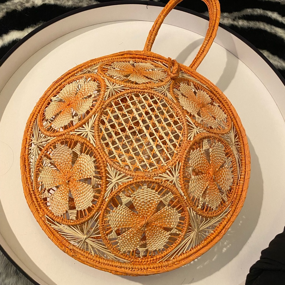 Hand woven round basket purse - Picture 5 of 7